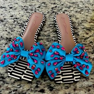 Betsy Johnson bow rhinestone sandals daisyy-r blue multi